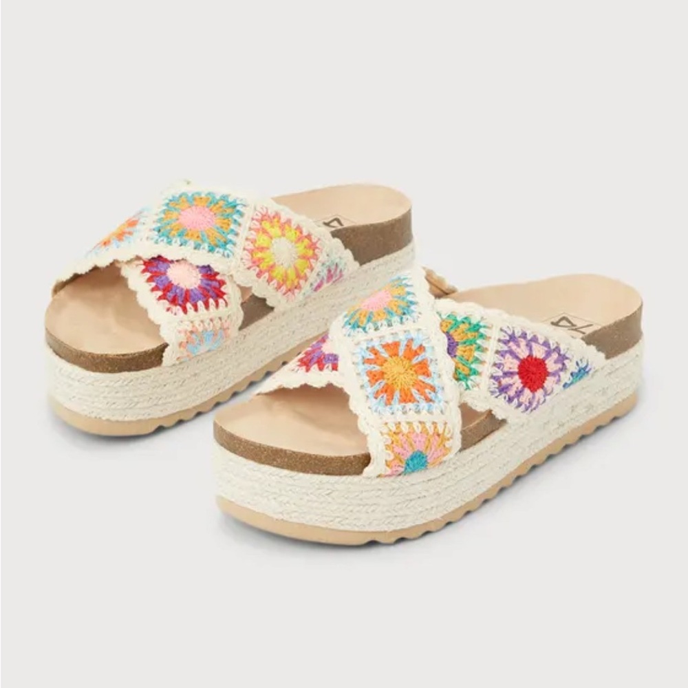 Dirty Laundry plays platform slide sandal